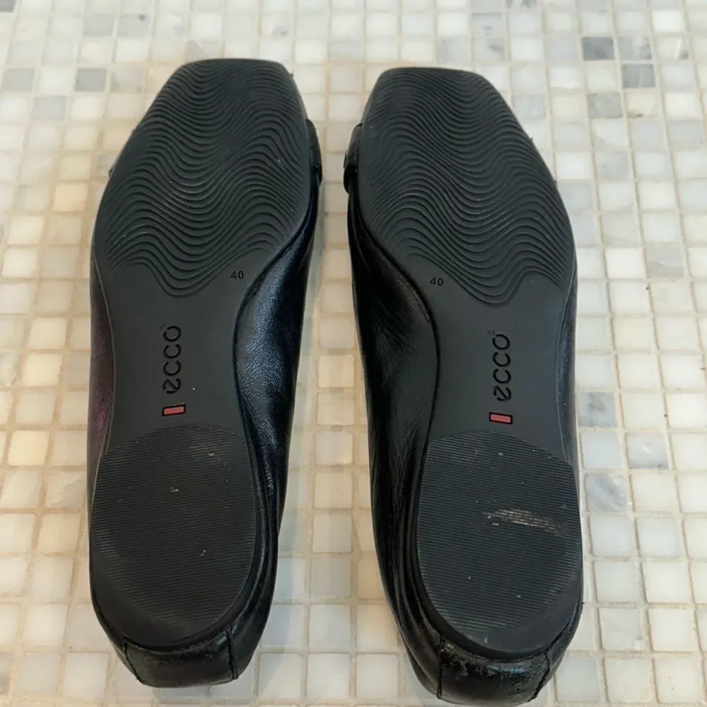 Ecco Shoes Black Leather Flats with Buckle Toe